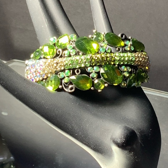 Jewelry - Vintage Elegant Green Crystal Bracelet Rhinestones Hinged Opening